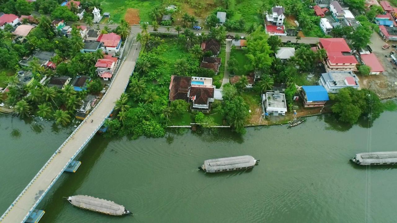 Triveny River Palace Hotel Alappuzha Eksteriør billede