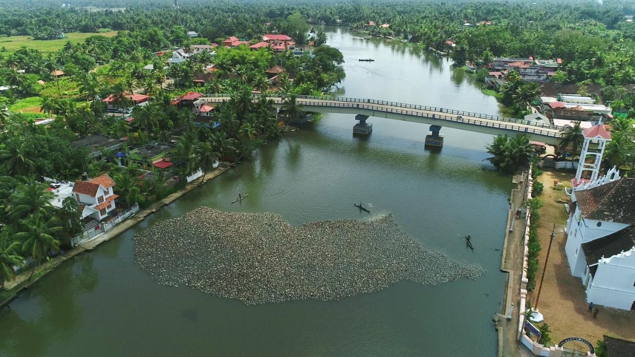 Triveny River Palace Hotel Alappuzha Eksteriør billede